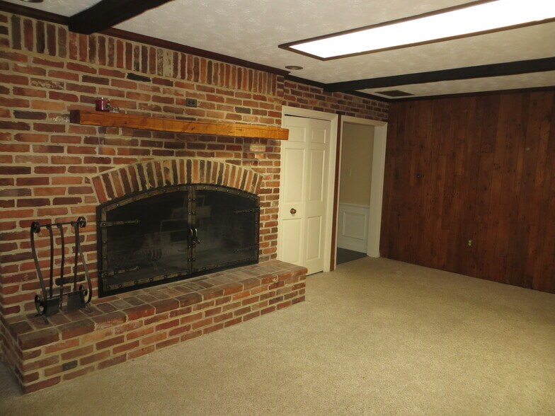 Building Photo - 8750 Plenty Highlands Pl