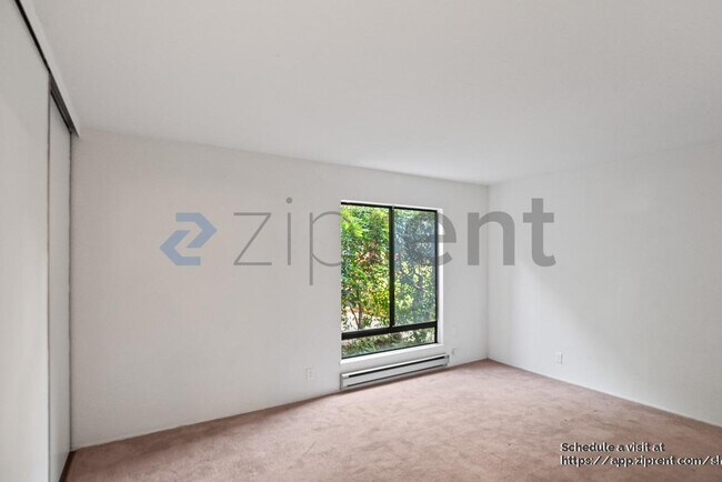 Building Photo - 2000 Rock St