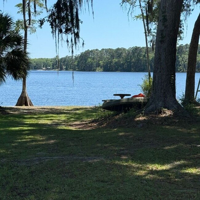 Building Photo - 1 Bedroom 1 Bath Cottage near Lake Ellen in Crawfordville