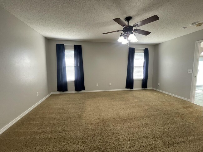 Building Photo - 219 Lustan Dr