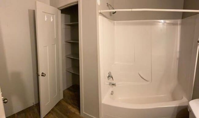 Building Photo - Charming 2 Story Townhome w/ 2 Attached Car Garage