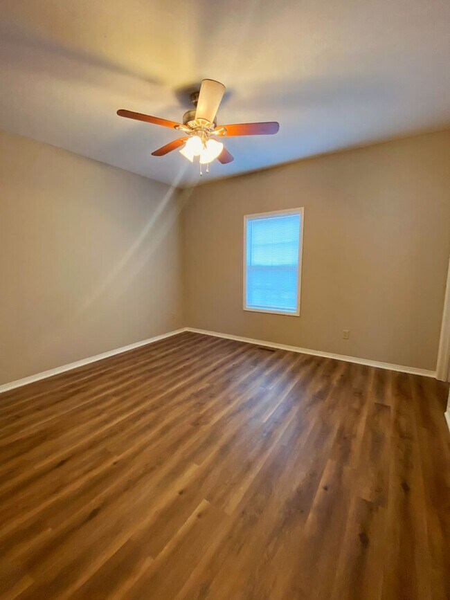 Building Photo - NEW 3bed 3bath house with a 2 car garage