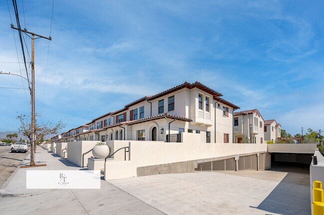 Building Photo - Whitmore Villa.