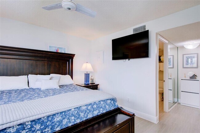 Building Photo - 10216 Regal Dr