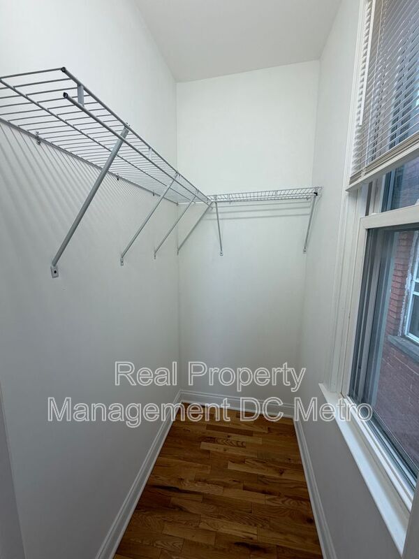 Building Photo - 1219 Pleasant St SE