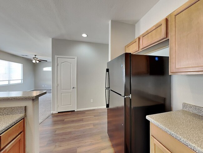 Building Photo - 720 Easter Lily Pl
