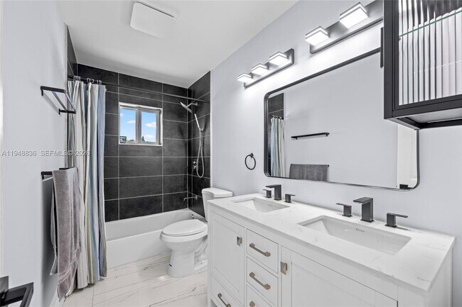 Building Photo - 1720 SW 13th St