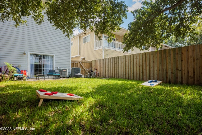 Building Photo - 821 6th Ave S