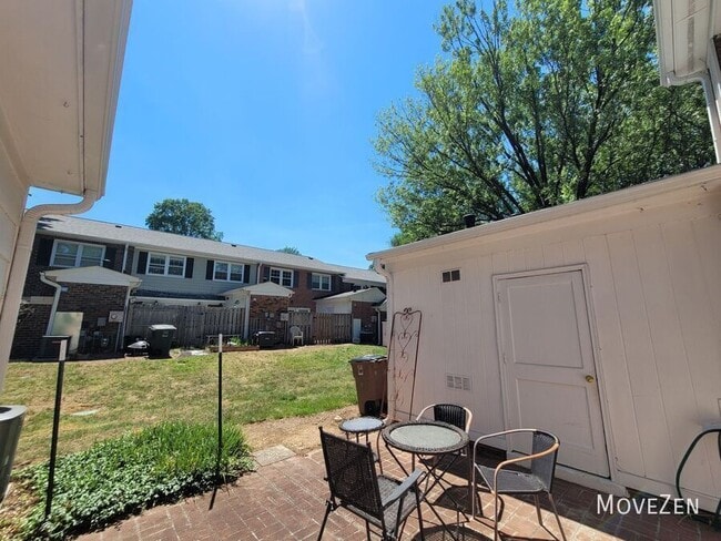 Building Photo - 3003 Overton Dr