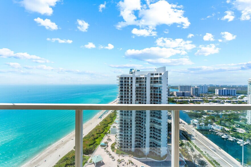 Building Photo - 16699 Collins Ave