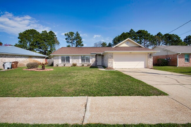 Building Photo - Available Now in East Navarre!!!