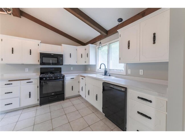 Building Photo - 11020 W River Rd