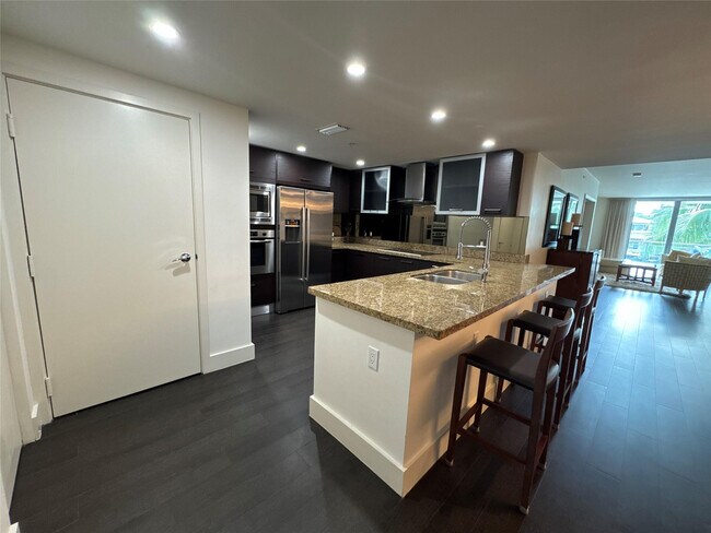 Building Photo - 9400 W Bay Harbor Dr