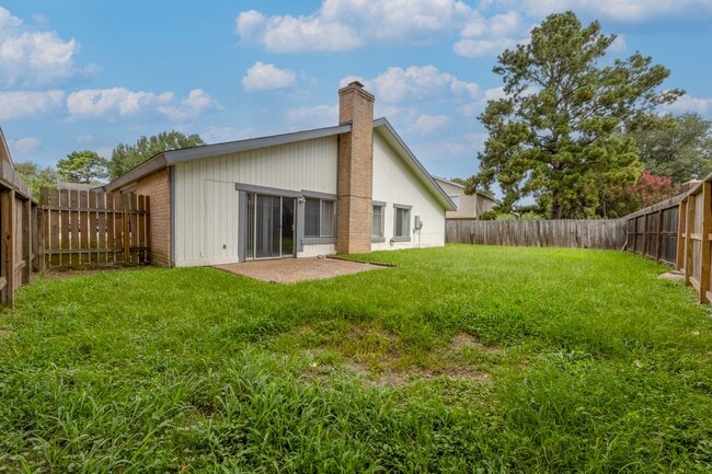 Building Photo - 16830 Spruce Run Dr