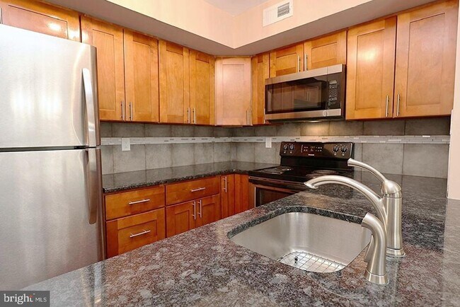 Building Photo - 13 5 Crown Royal Cir