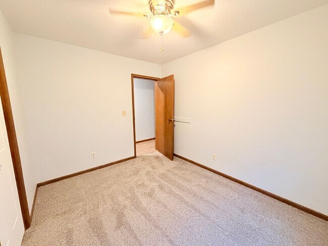 Building Photo - 1039 Rolling Hill Rd