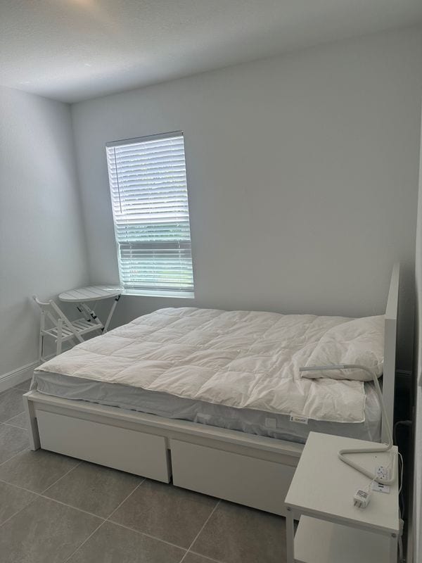 Building Photo - 467 SW Jeanne Ave