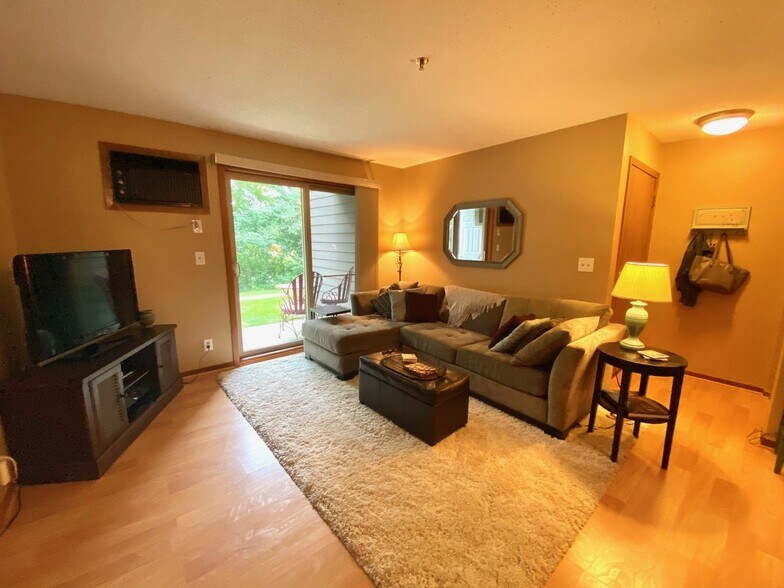 Lovely living room area - 2160 Ridge Dr