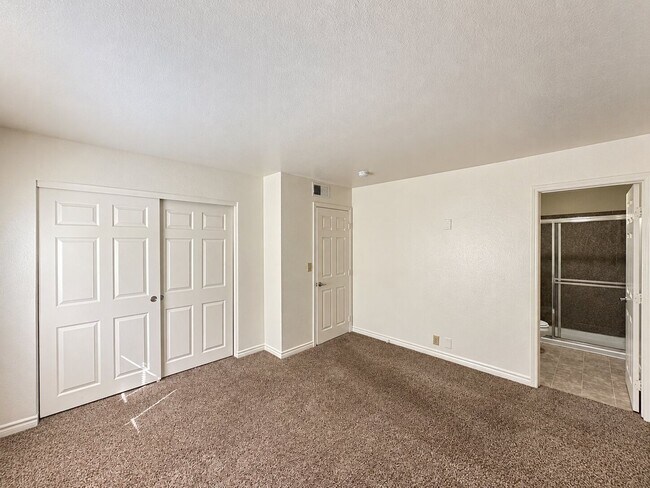 Building Photo - 5300 Indian River Dr