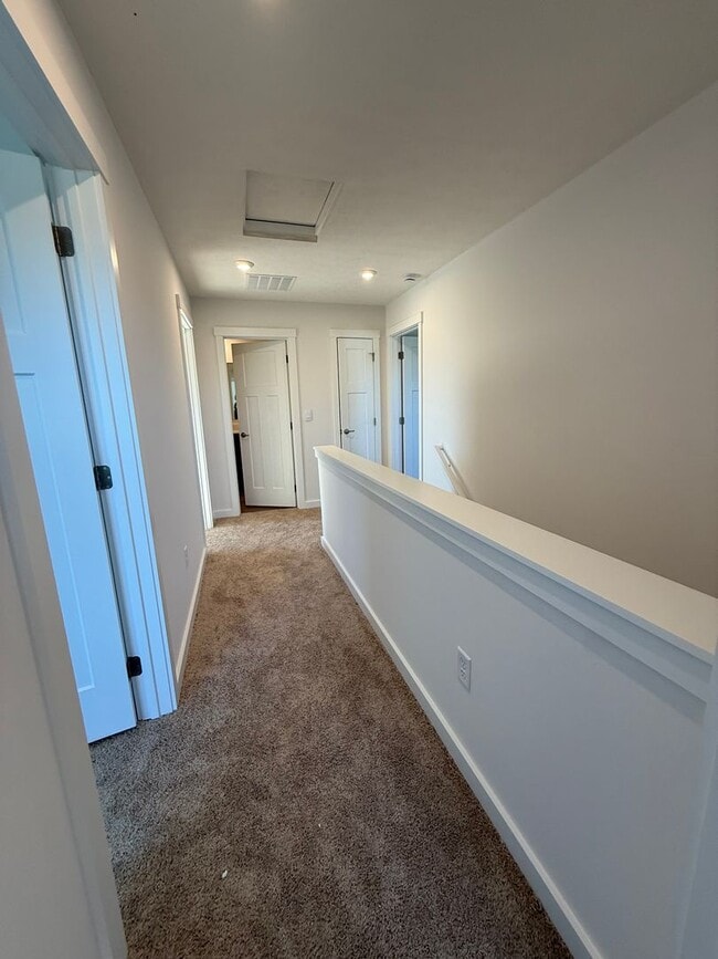 Building Photo - Home for the Holidays!