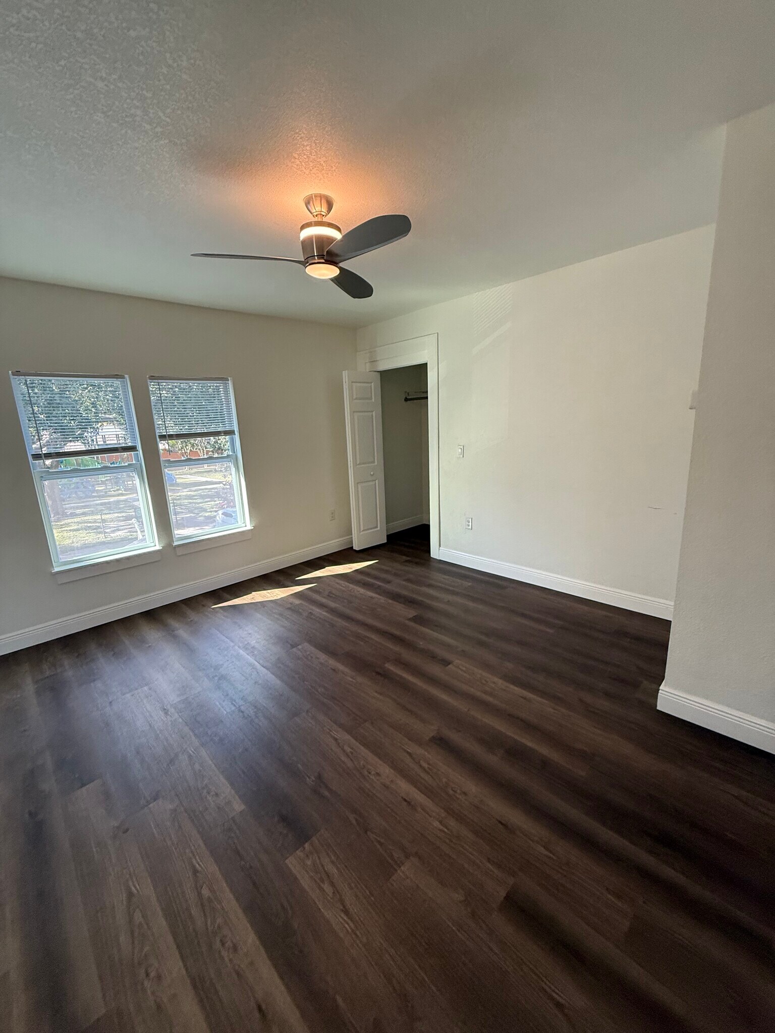 Building Photo - 644 6th Ave N