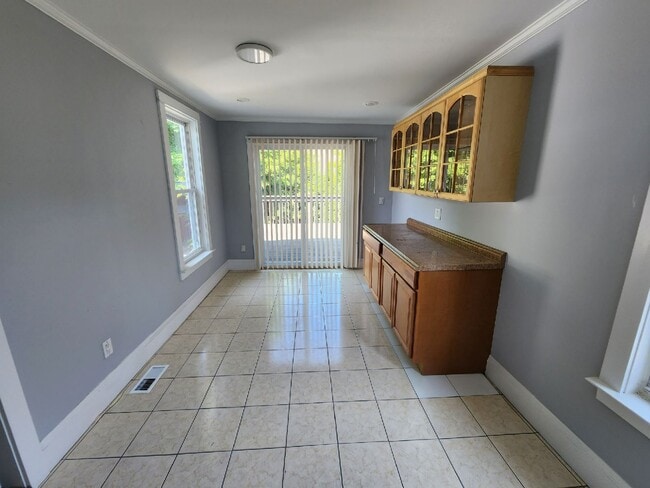 Building Photo - A Terrific Home For Your Family in Paramus