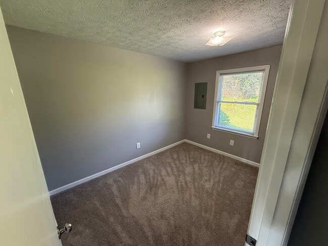 Building Photo - 315 Garden Park Dr