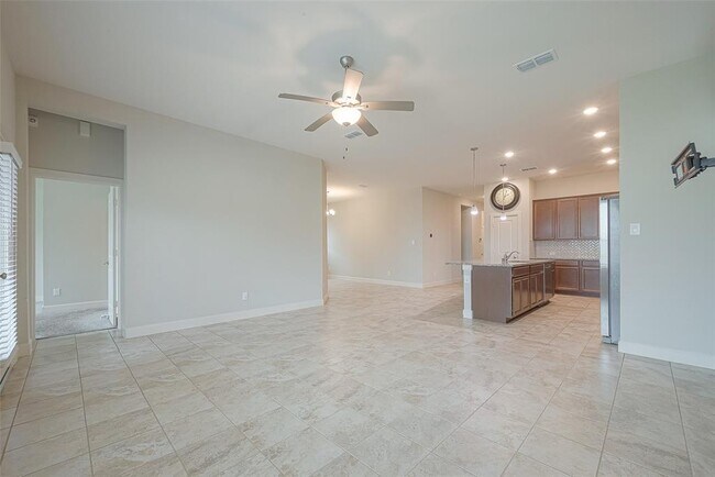 Building Photo - 402 Jolly Ginger Dr