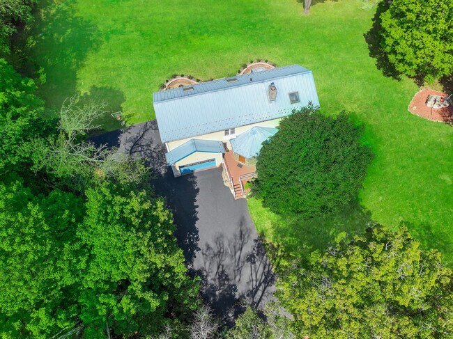 Building Photo - 338 Clove Rd