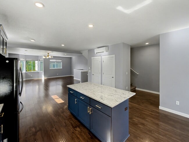 Building Photo - 588 SW 197th Pl