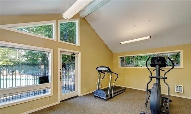 Building Photo - 3 Bedroom Mill Creek Condo!