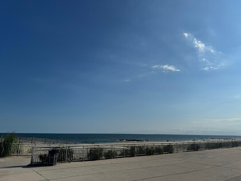 Building Photo - 518 Beach 126th St