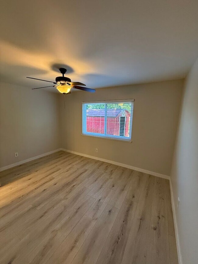 Building Photo - Beautiful 4 Bedroom, 2 Bathroom, Sylmar Home! Ready for Move-In!