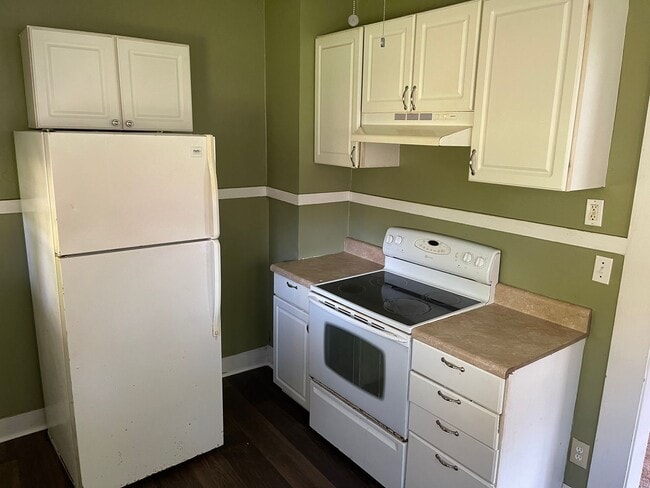 Building Photo - Super cute 2 bedroom home