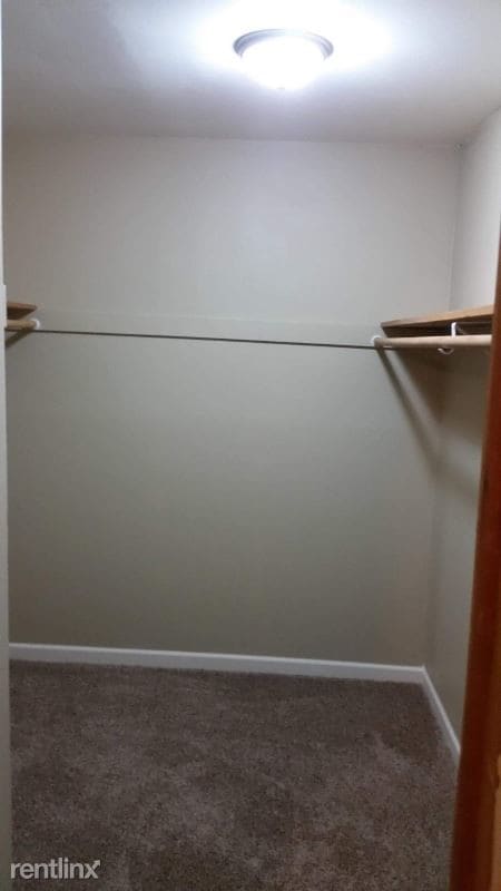 Building Photo - 1 br, 1 bath Apartment - 422 Estberg Avenue
