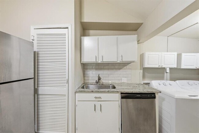 Building Photo - 154 Lawton St SW