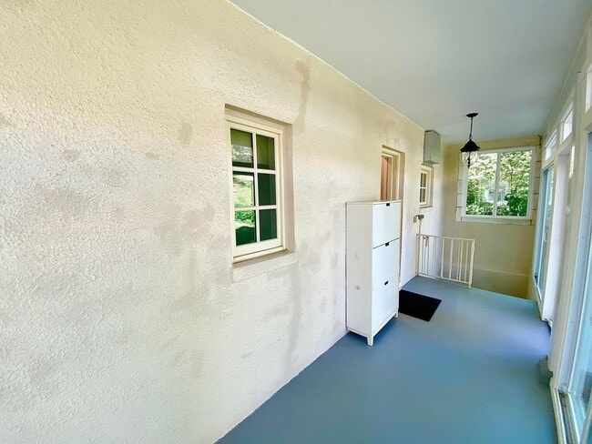 Building Photo - Stunning 4 Bed/3.5 Bath Historic Home - Be...