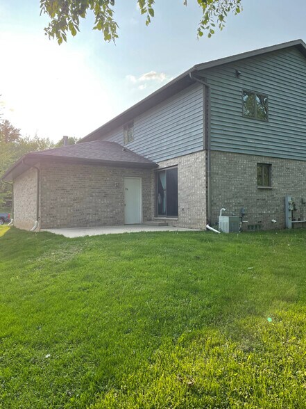 Building Photo - 817 Kendall Ln