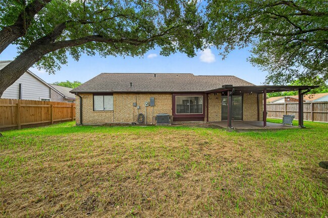 Building Photo - 15638 Empanada Dr