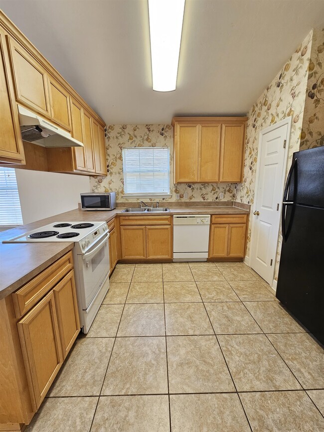 Building Photo - 3283 Emerson Ln