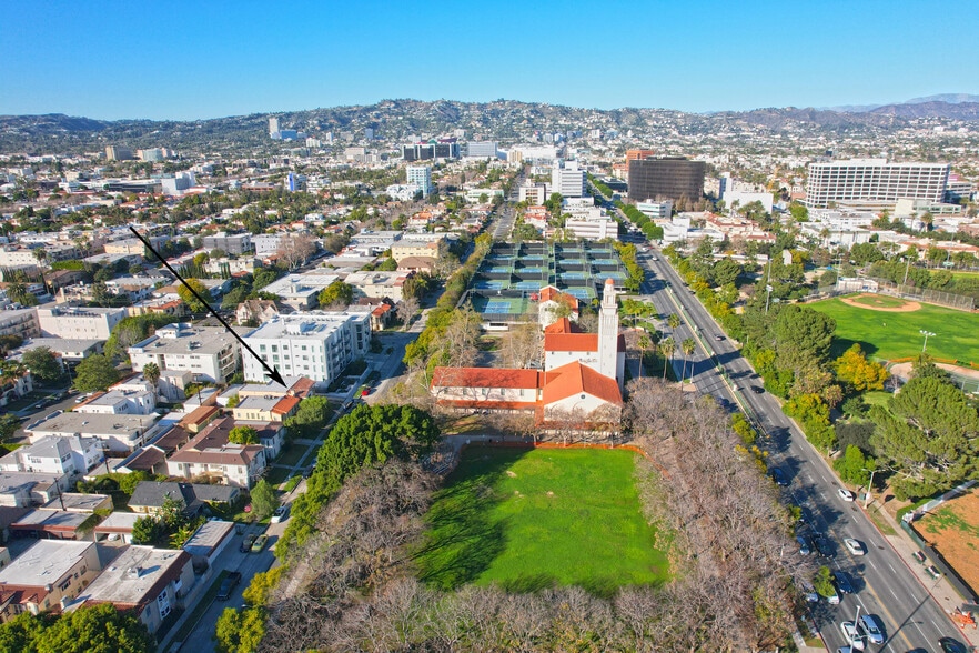 Building Photo - 913 Le Doux Rd