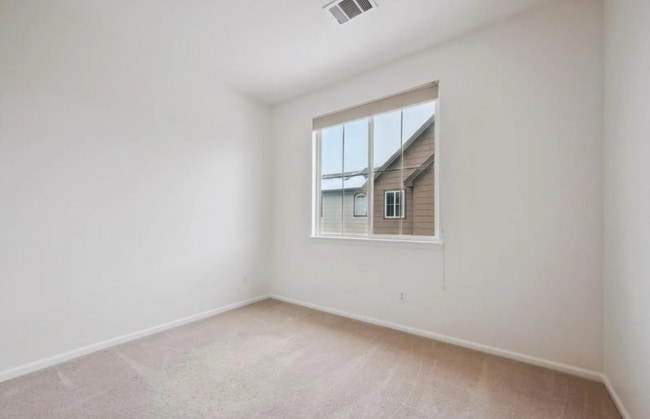 Building Photo - Modern Comfort & Convenience in Westminste...