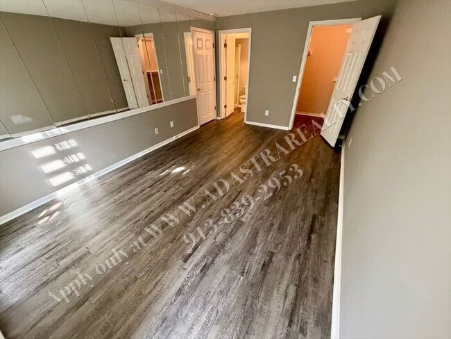 Building Photo - Spacious 2 Bed 2 Bath Ground Floor Unit-Available NOW!!
