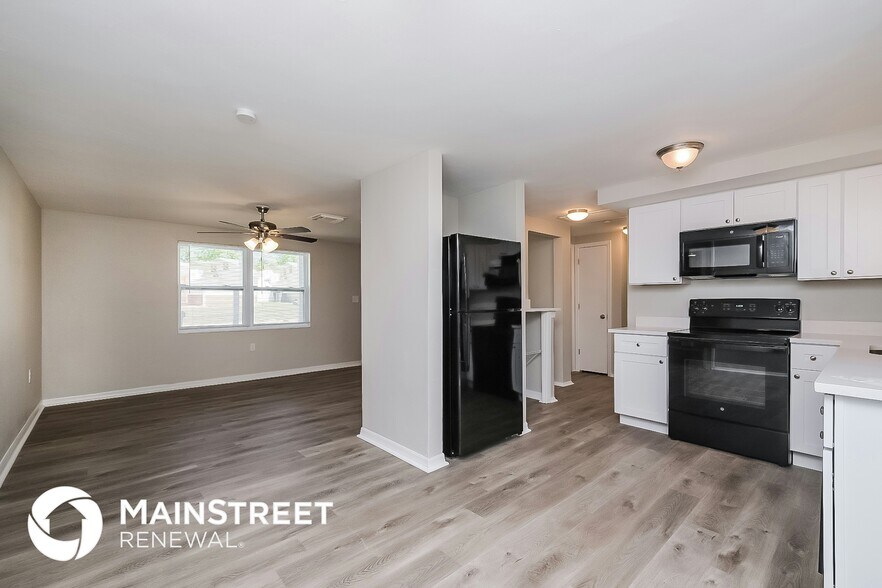 Building Photo - 5040 Valimor Dr