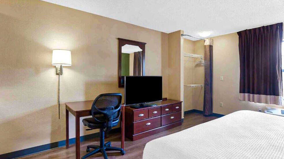 Building Photo - 4751 Governors House Dr SW