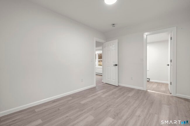 Building Photo - 93 Sunnyside Ave