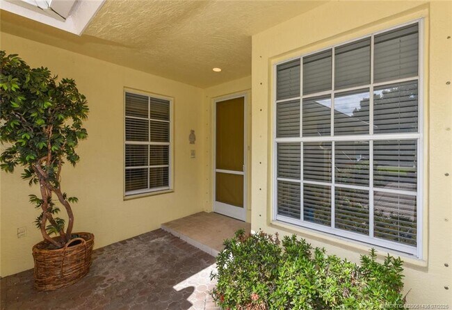 Building Photo - 3510 SE Cambridge Dr