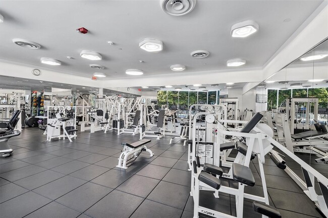 Building Photo - 2127 Brickell Ave