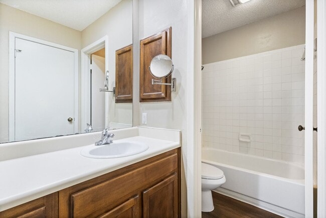 Building Photo - 2255 Thousand Oaks Dr