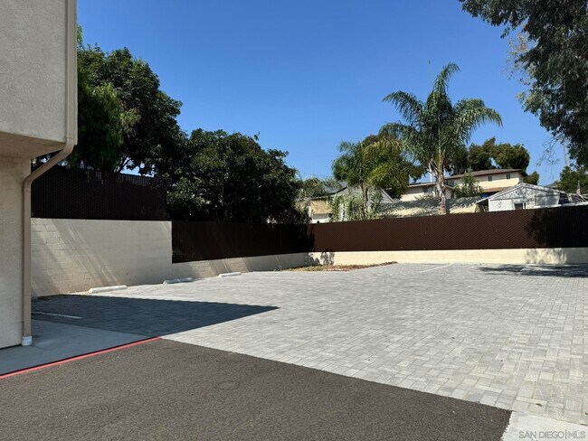 Building Photo - 711 Palm Ave